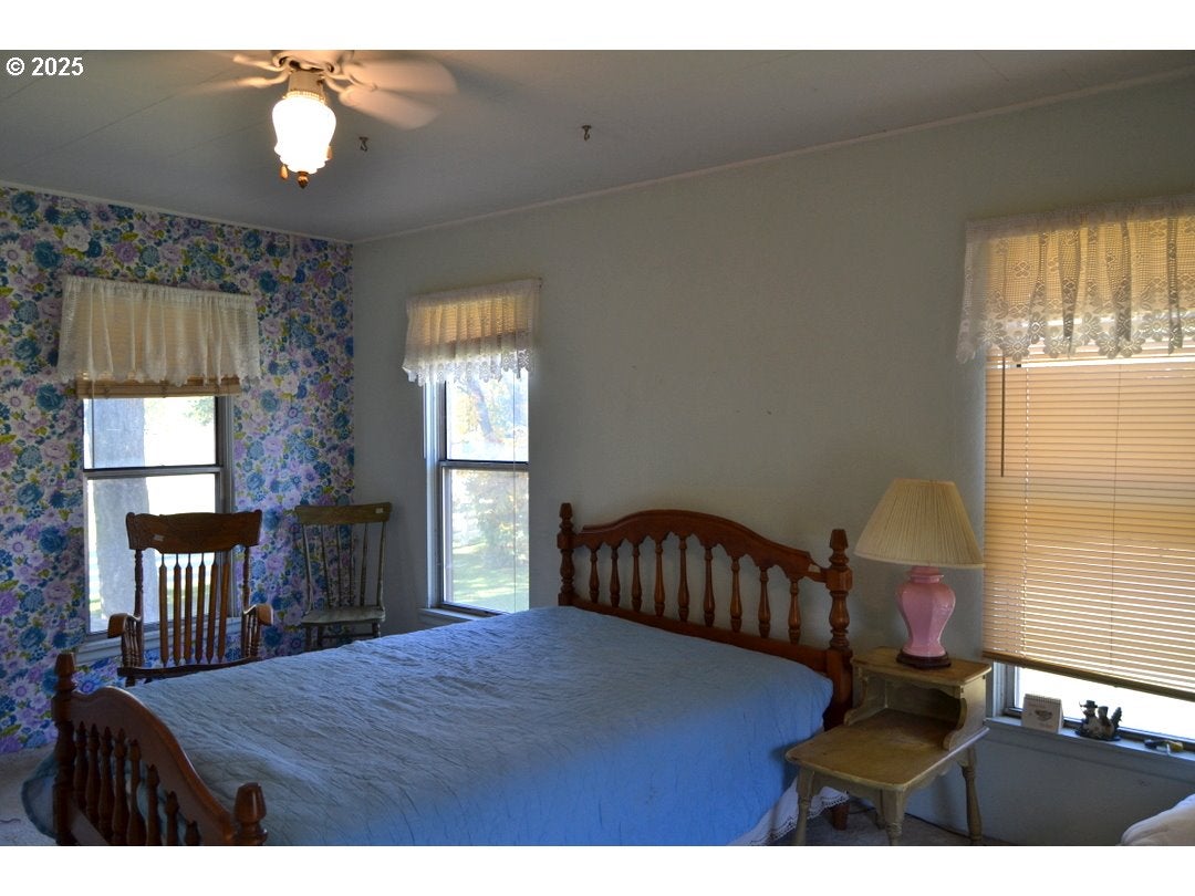 Grants Pass, Oregon, 97526, United States, 4 Bedrooms Bedrooms, ,2 BathroomsBathrooms,Residential,Active,1973321