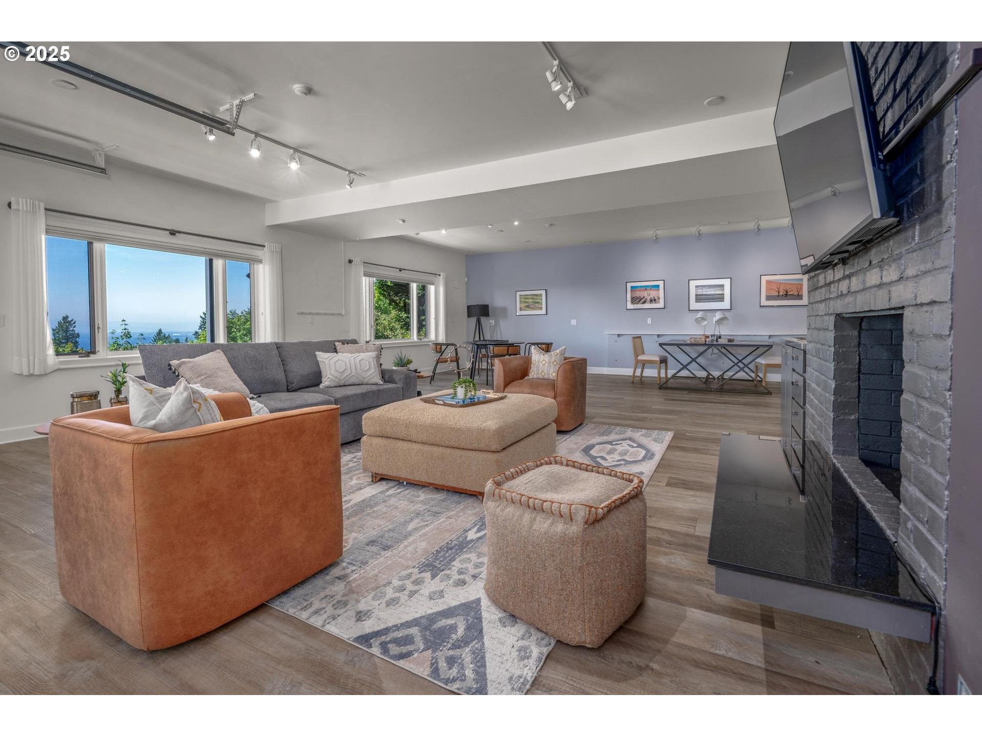 Portland, Oregon, 97225, United States, 4 Bedrooms Bedrooms, ,5 BathroomsBathrooms,Residential,Active,1936425