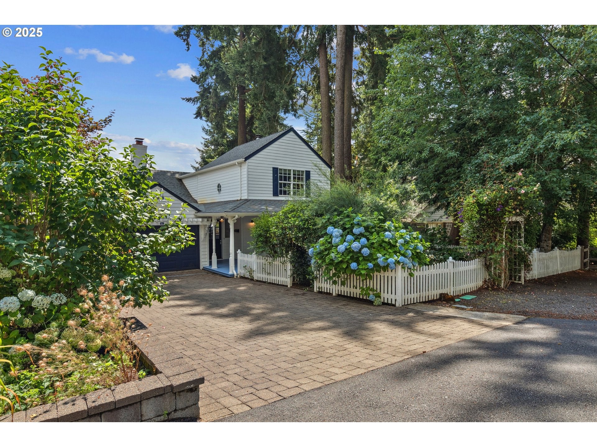 Lake Oswego, Oregon, 97034, United States, ,3 BathroomsBathrooms,Residential,Active,1899903