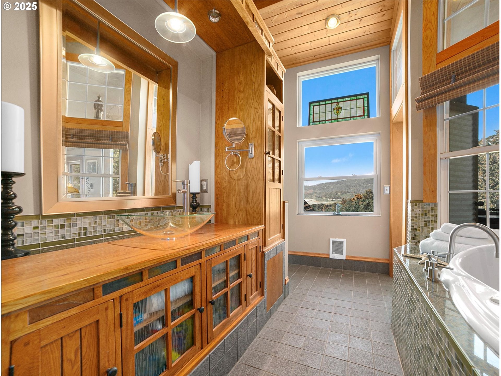 Gold Beach, Oregon, 97444, United States, 4 Bedrooms Bedrooms, ,5 BathroomsBathrooms,Residential,Active,1899243