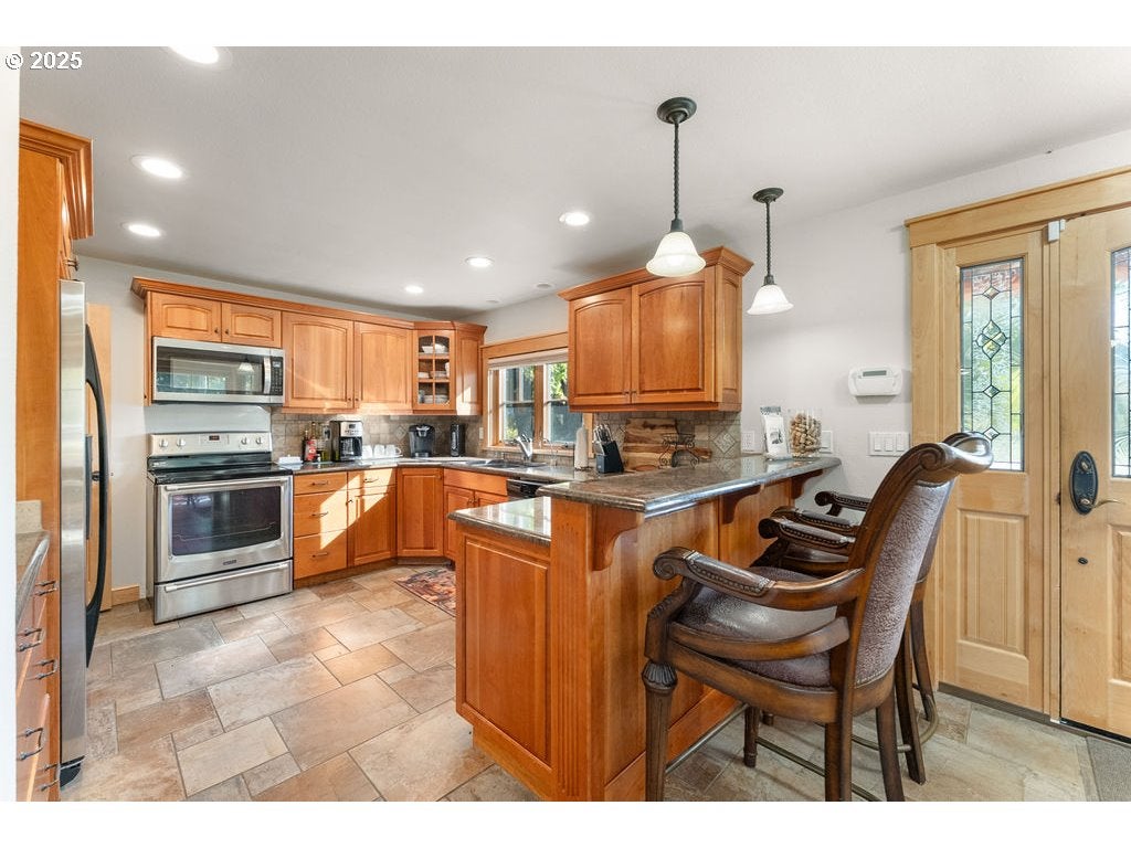 Roseburg, Oregon, 97471, United States, 3 Bedrooms Bedrooms, ,2 BathroomsBathrooms,Residential,Active,1989759