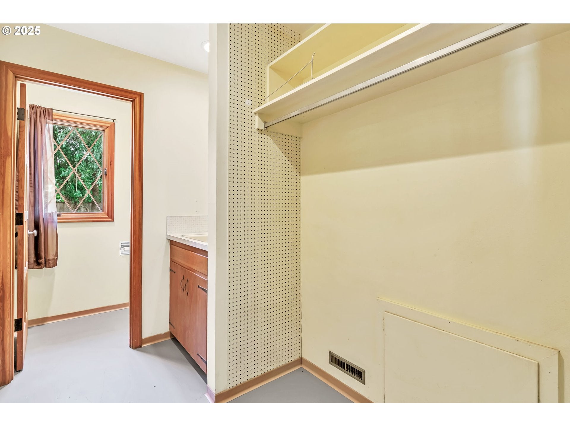 Creswell, Oregon, 97426, United States, 3 Bedrooms Bedrooms, ,3 BathroomsBathrooms,Residential,Active,1888984