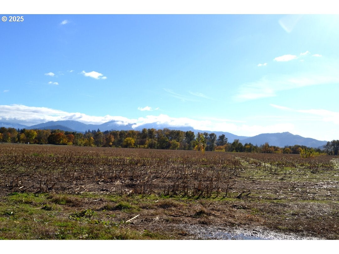 Grants Pass, Oregon, 97526, United States, 4 Bedrooms Bedrooms, ,2 BathroomsBathrooms,Residential,Active,1973321