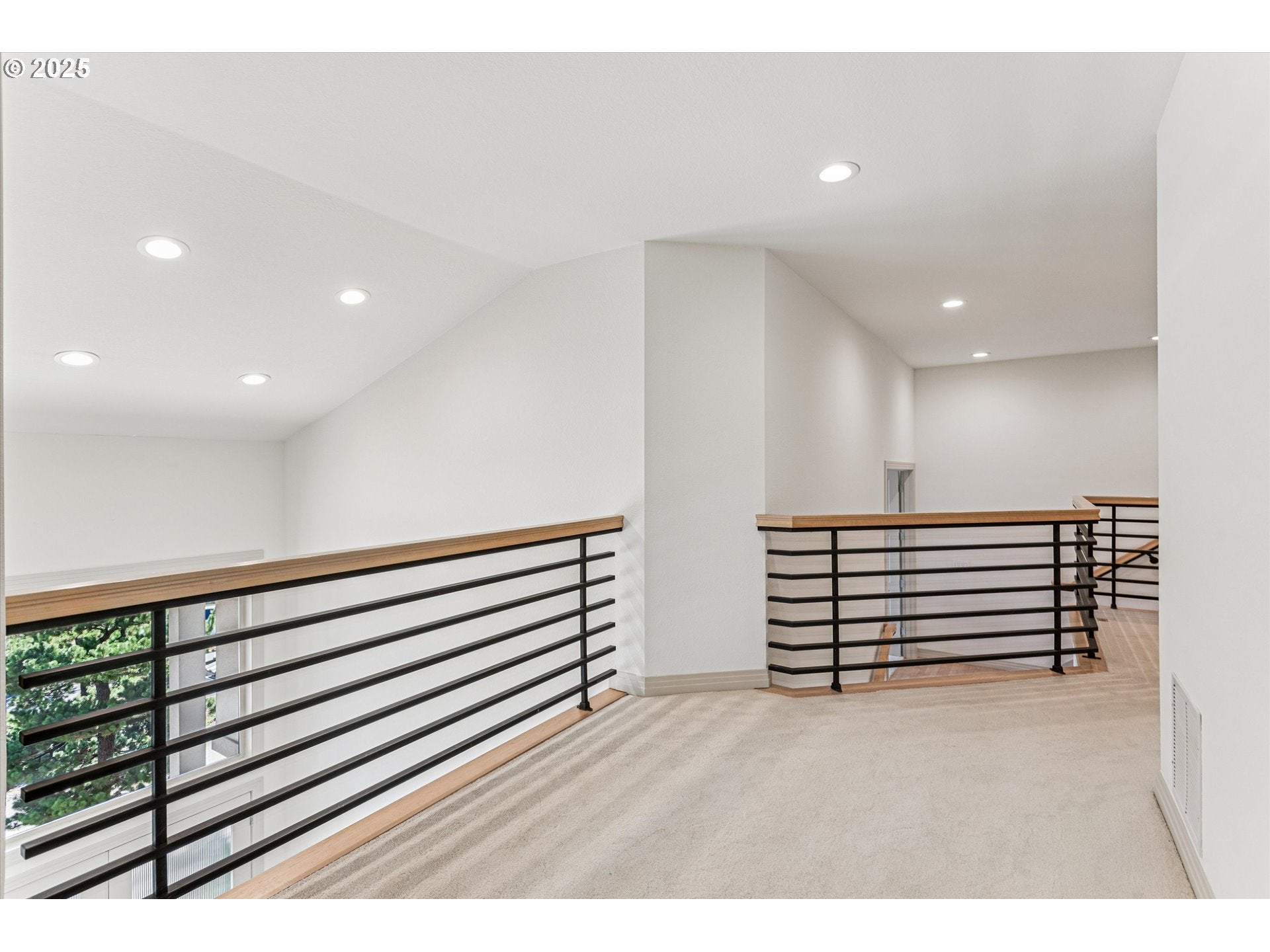 Lake Oswego, Oregon, 97034, United States, 4 Bedrooms Bedrooms, ,5 BathroomsBathrooms,Residential,Active,1914922