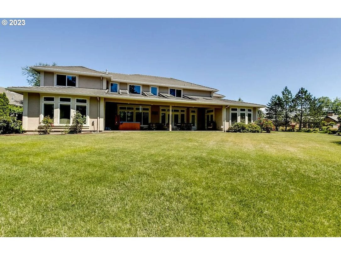 Eugene, Oregon, 97401, United States, 5 Bedrooms Bedrooms, ,5 BathroomsBathrooms,Residential,Active,1986881