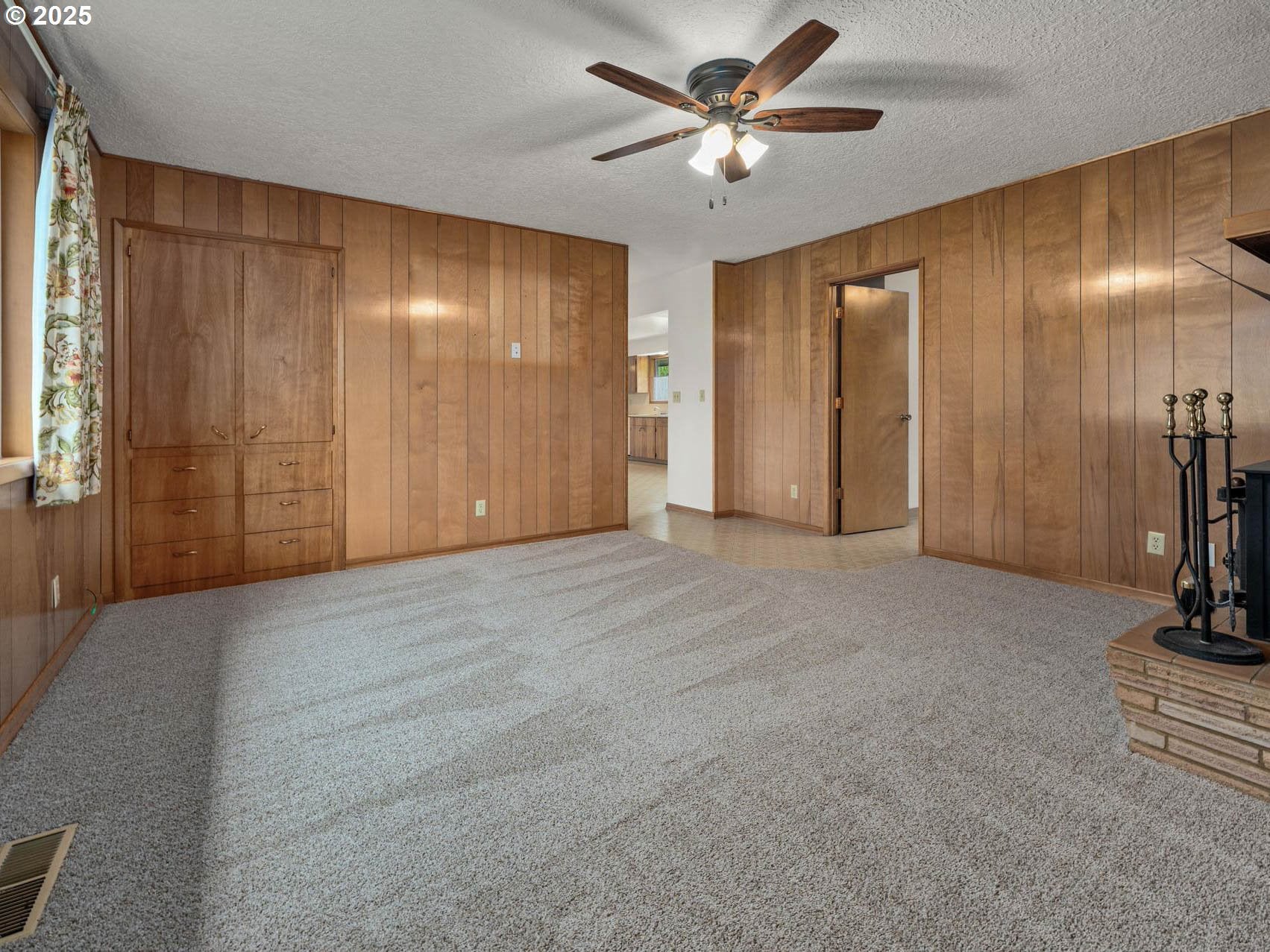 Hillsboro, Oregon, 97123, United States, 3 Bedrooms Bedrooms, ,2 BathroomsBathrooms,Residential,Active,1849541
