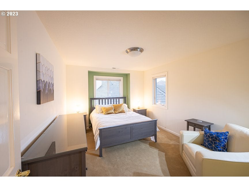 Eugene, Oregon, 97401, United States, 5 Bedrooms Bedrooms, ,5 BathroomsBathrooms,Residential,Active,1986881