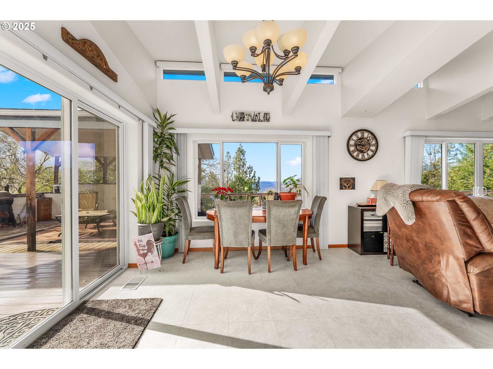 Roseburg, Oregon, 97470, United States, 4 Bedrooms Bedrooms, ,3 BathroomsBathrooms,Residential,Active,1701656