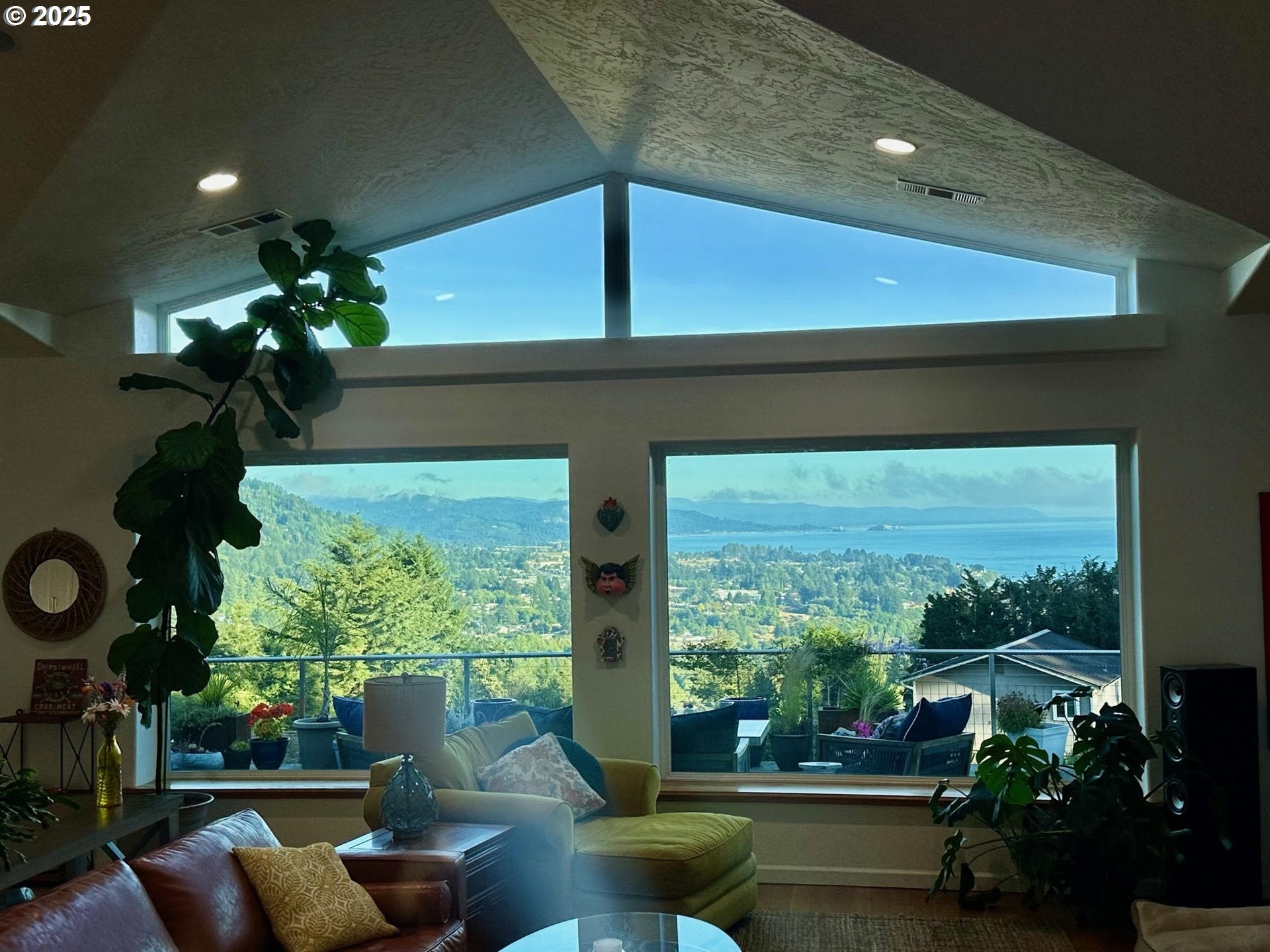 Brookings, Oregon, 97415, United States, 6 Bedrooms Bedrooms, ,4 BathroomsBathrooms,Residential,Pending,1933905