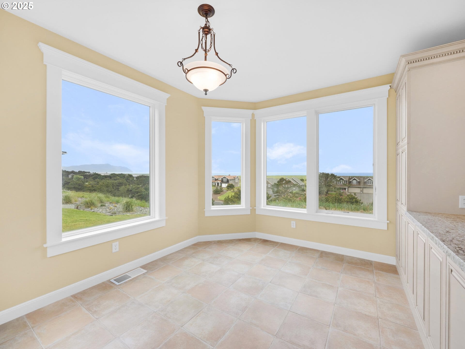 Gearhart, Oregon, 97138, United States, ,4 BathroomsBathrooms,Residential,Active,1824520