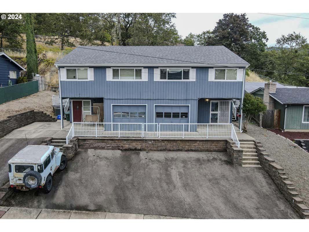 3069 SLOPE ST, ROSEBURG, OR 97470, photo 1 of 39