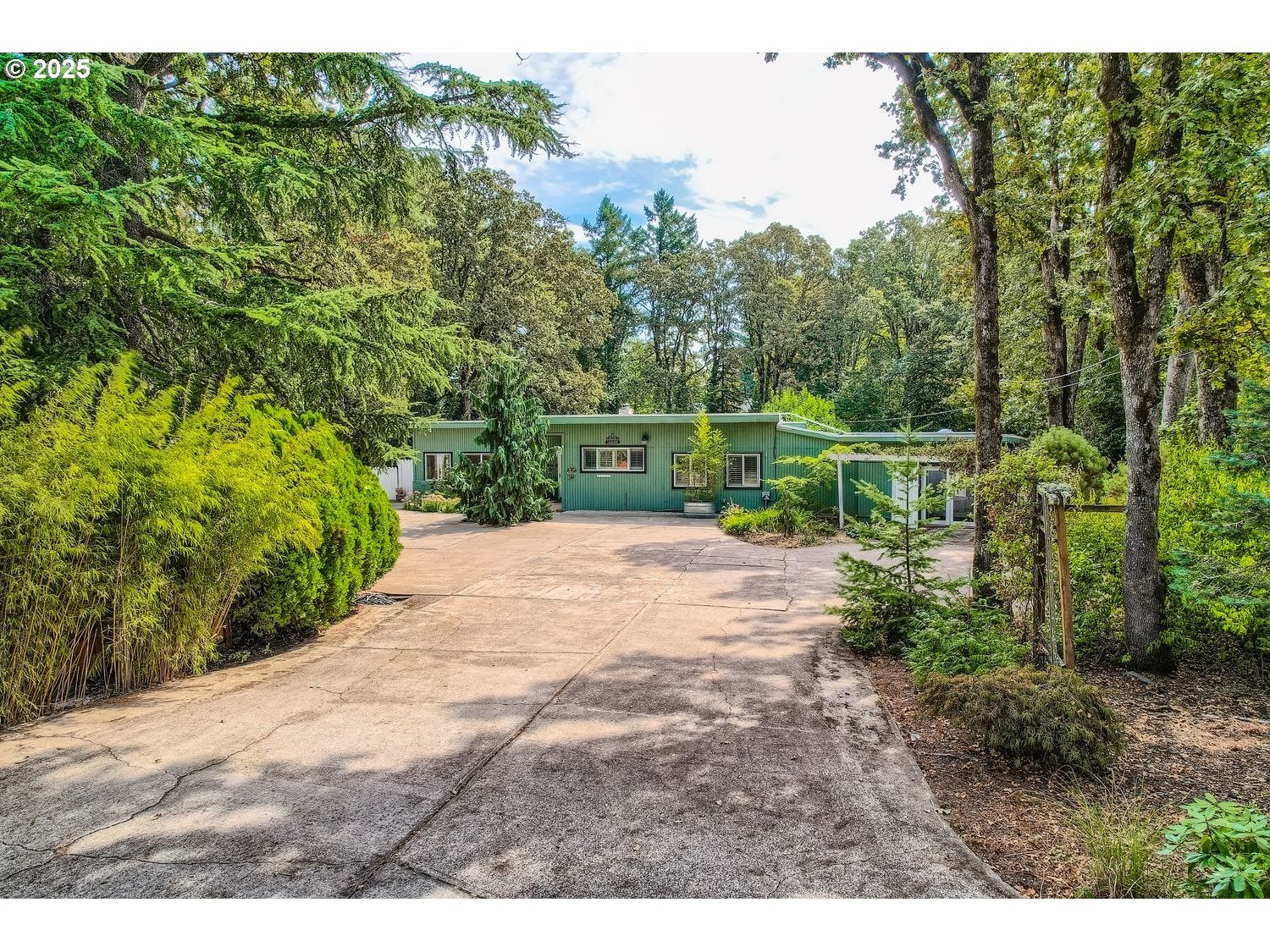 Milwaukie, Oregon, 97267, United States, 6 Bedrooms Bedrooms, ,4 BathroomsBathrooms,Residential,Active,1943802