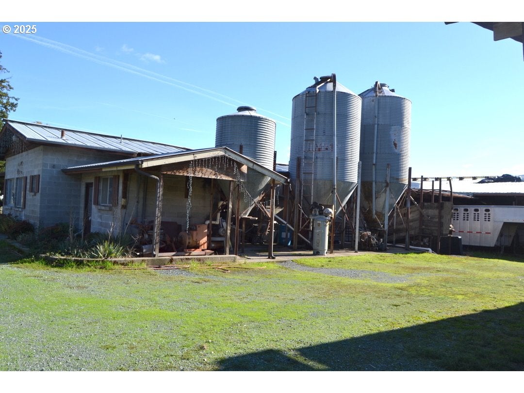 Grants Pass, Oregon, 97526, United States, 4 Bedrooms Bedrooms, ,2 BathroomsBathrooms,Residential,Active,1973321