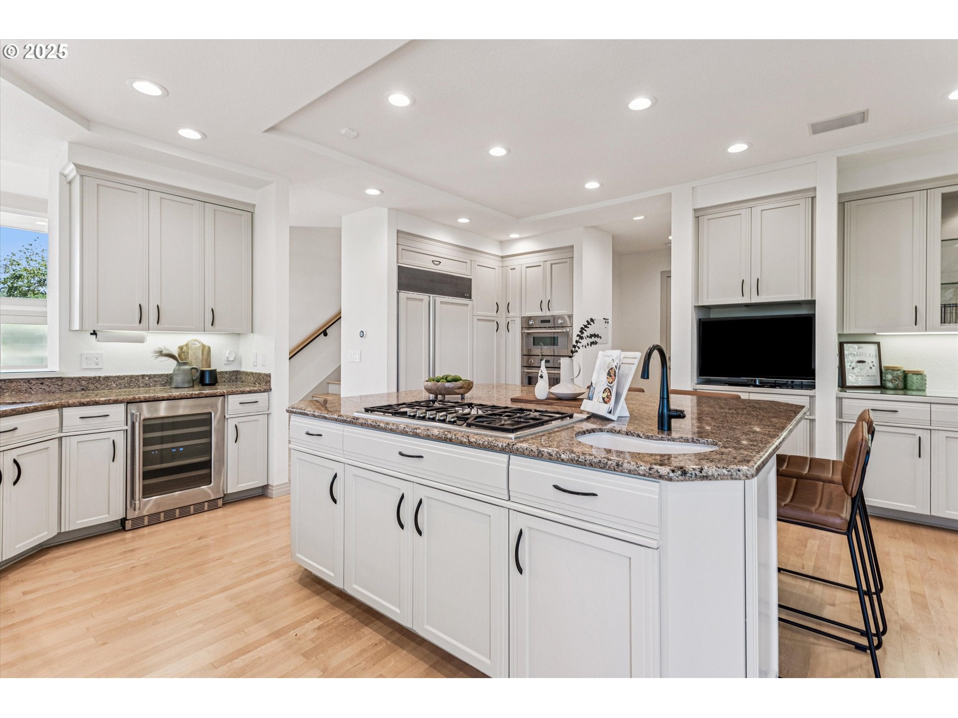 Lake Oswego, Oregon, 97034, United States, 4 Bedrooms Bedrooms, ,5 BathroomsBathrooms,Residential,Active,1914922