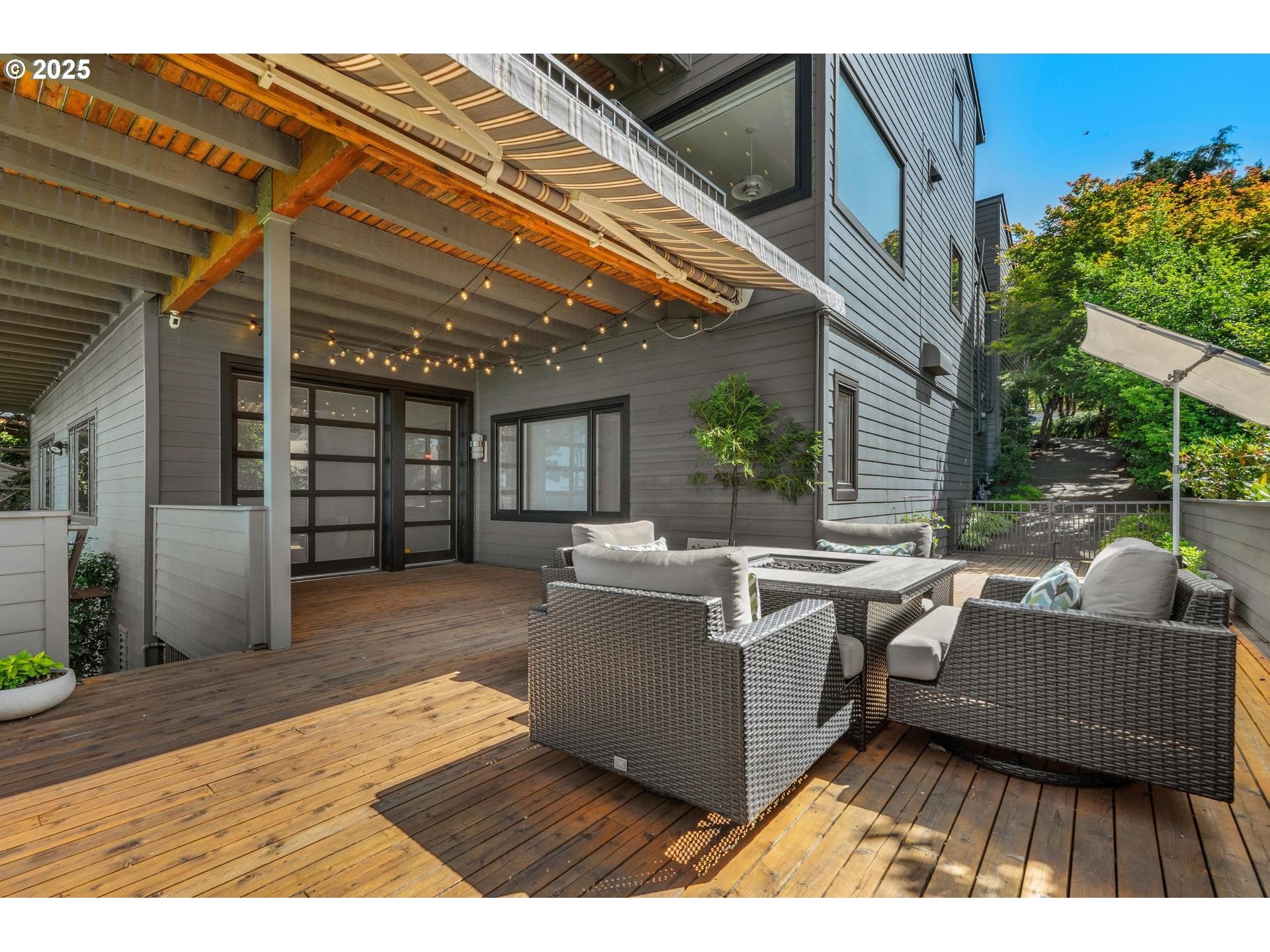 Portland, Oregon, 97225, United States, 4 Bedrooms Bedrooms, ,5 BathroomsBathrooms,Residential,Active,1936425