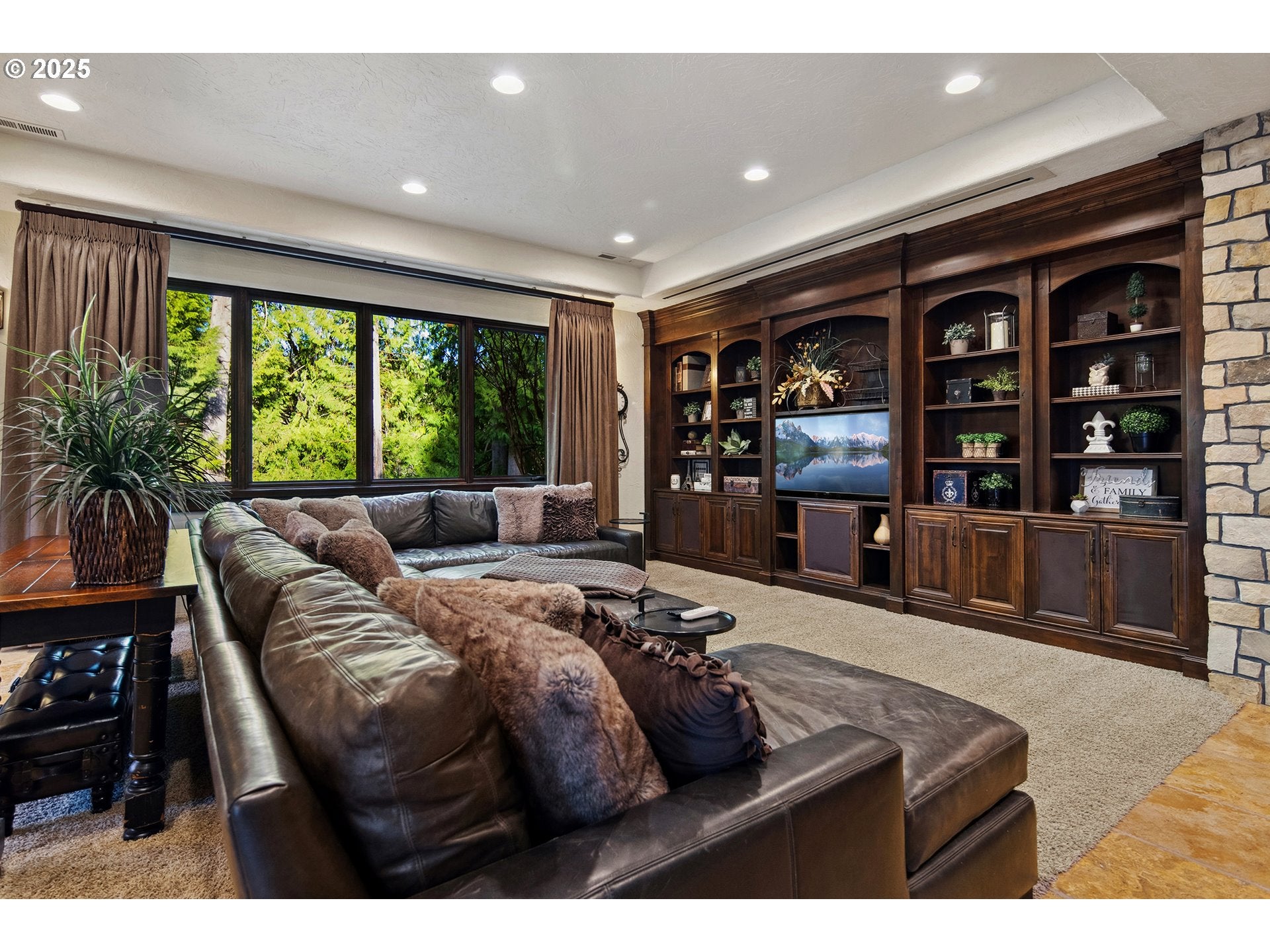 Oregon City, Oregon, 97045, United States, ,6 BathroomsBathrooms,Residential,Contingent,1764514