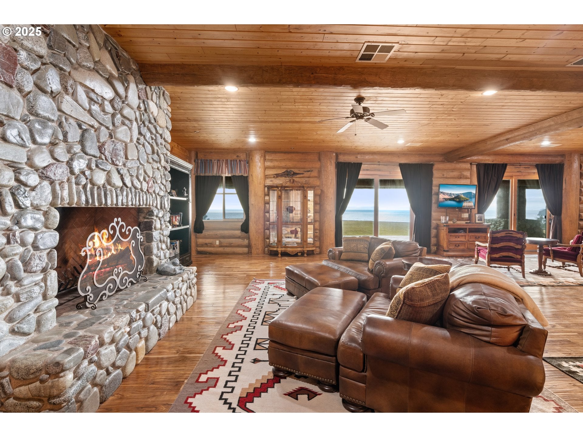 Gold Beach, Oregon, 97444, United States, 4 Bedrooms Bedrooms, ,5 BathroomsBathrooms,Residential,Active,1764520
