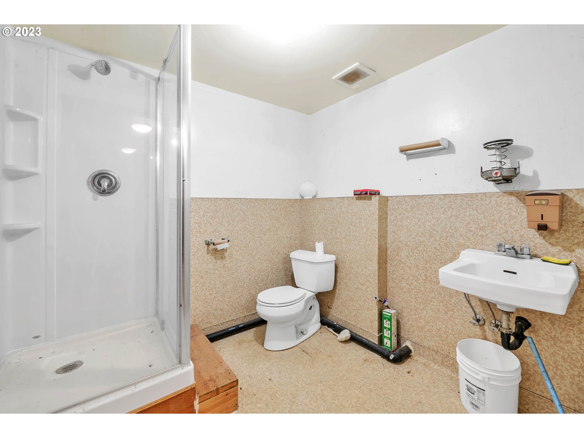 Eugene, Oregon, 97402, United States, 3 Bedrooms Bedrooms, ,3 BathroomsBathrooms,Residential,Active,1900212