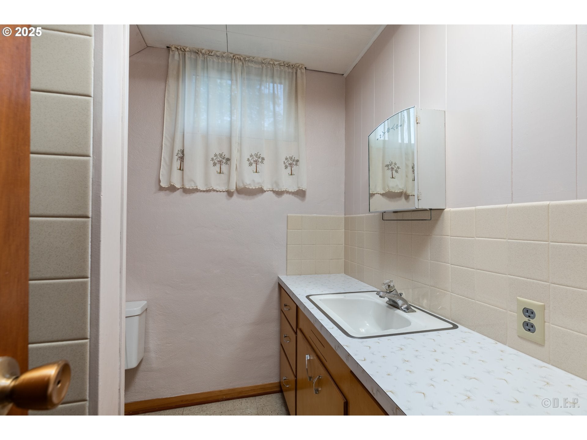Scappoose, Oregon, 97056, United States, 4 Bedrooms Bedrooms, ,2 BathroomsBathrooms,Residential,Active,1914619