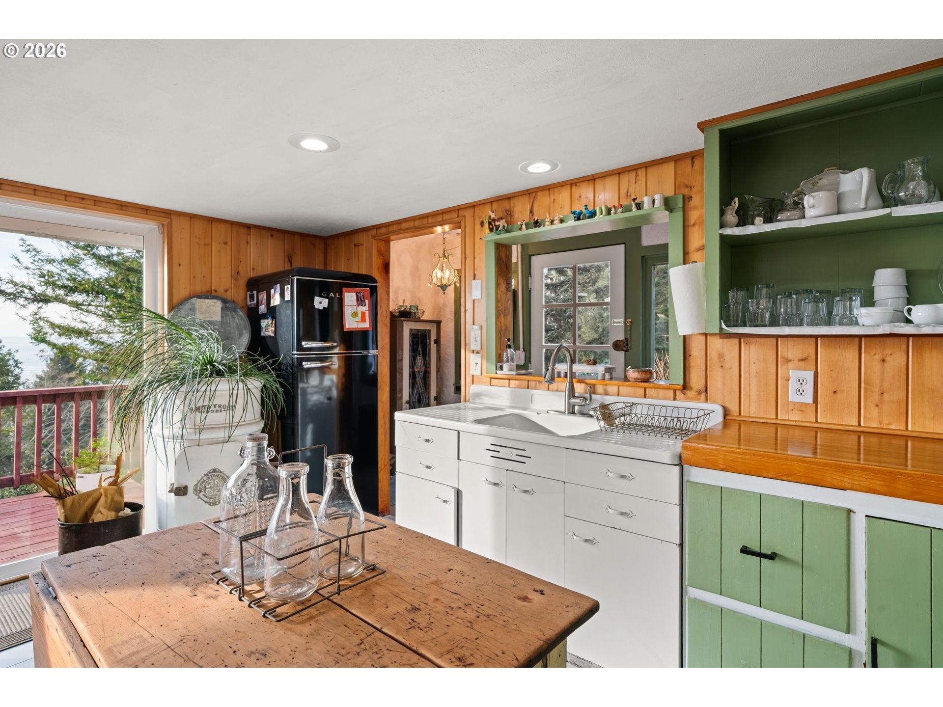 Gold Beach, Oregon, 97444, United States, 3 Bedrooms Bedrooms, ,2 BathroomsBathrooms,Residential,Active,2011203