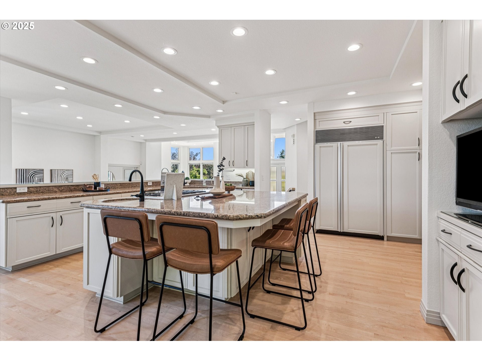 Lake Oswego, Oregon, 97034, United States, 4 Bedrooms Bedrooms, ,5 BathroomsBathrooms,Residential,Active,1914922