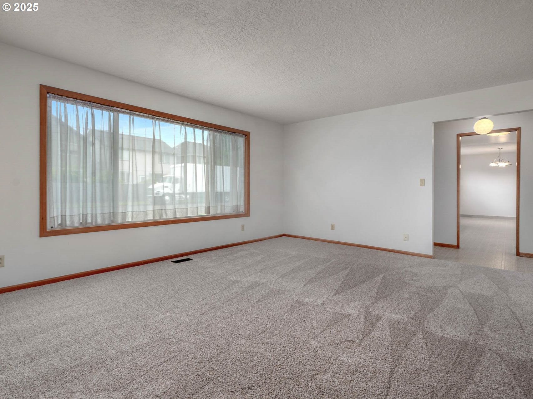 Hillsboro, Oregon, 97123, United States, 3 Bedrooms Bedrooms, ,2 BathroomsBathrooms,Residential,Active,1849541