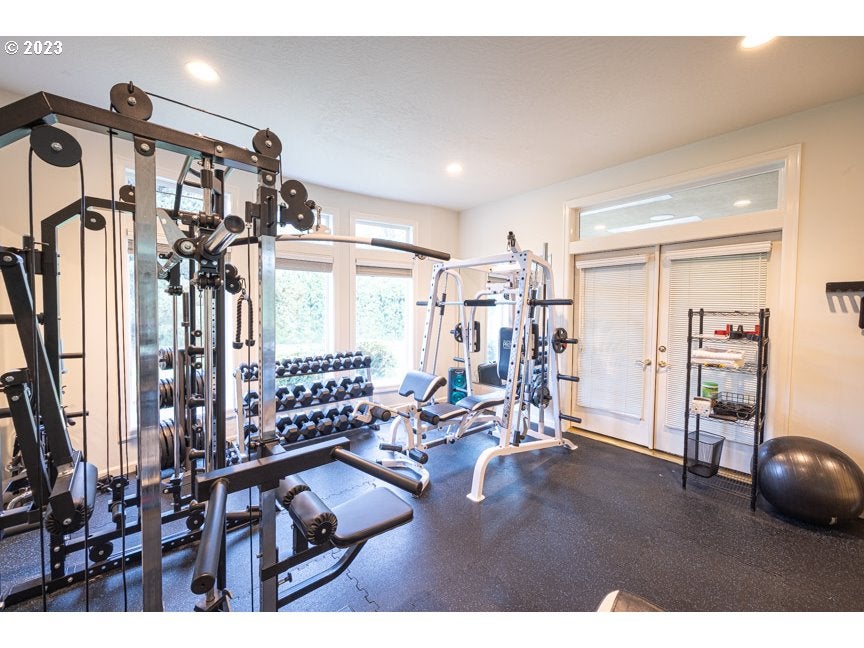 Eugene, Oregon, 97401, United States, 5 Bedrooms Bedrooms, ,5 BathroomsBathrooms,Residential,Active,1986881