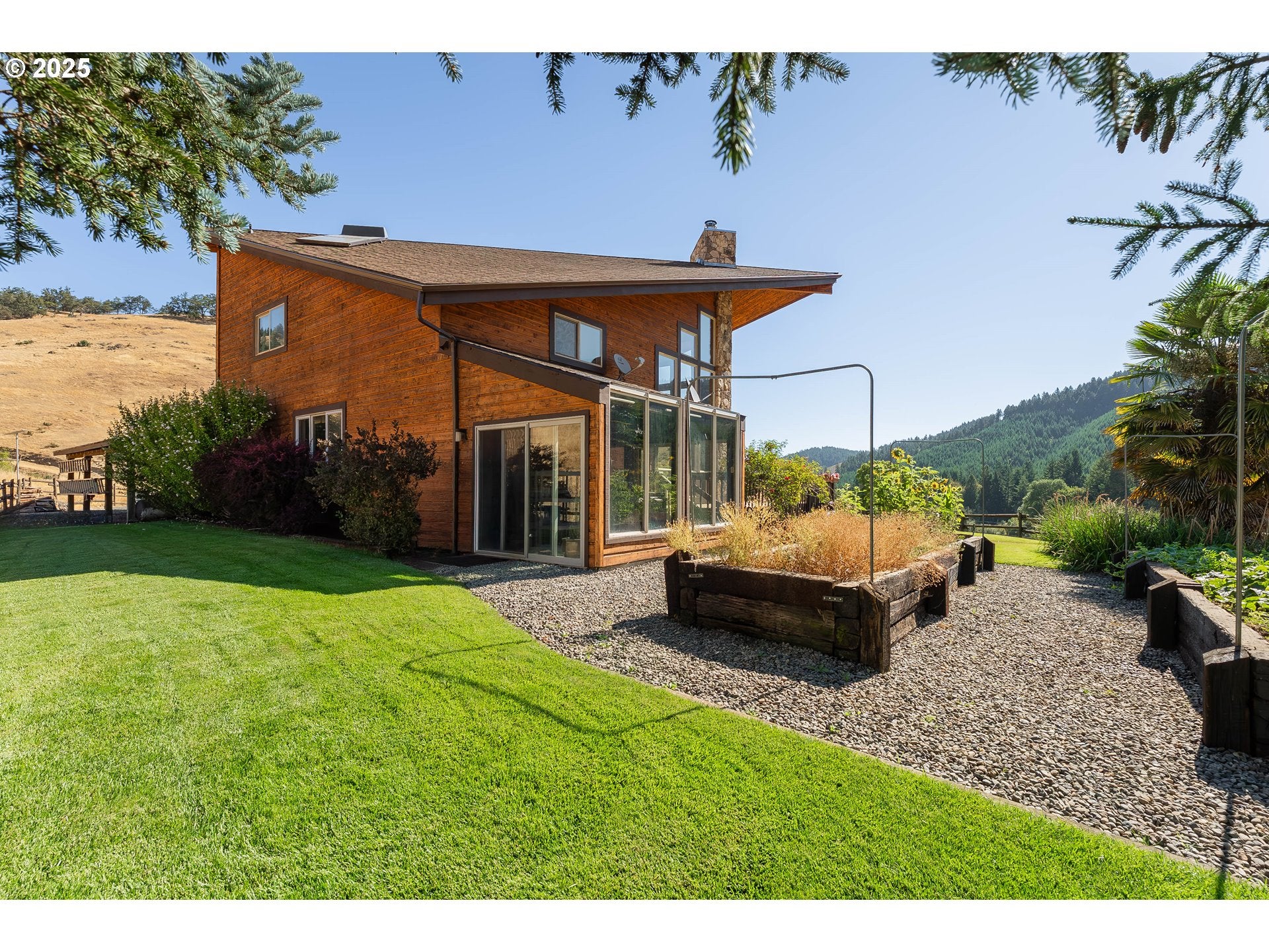 Canyonville, Oregon, 97417, United States, 3 Bedrooms Bedrooms, ,2 BathroomsBathrooms,Residential,Active,1909832