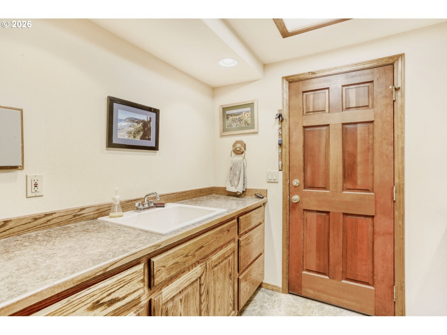 Sandy, Oregon, 97055, United States, 3 Bedrooms Bedrooms, ,2 BathroomsBathrooms,Residential,Active,2041437