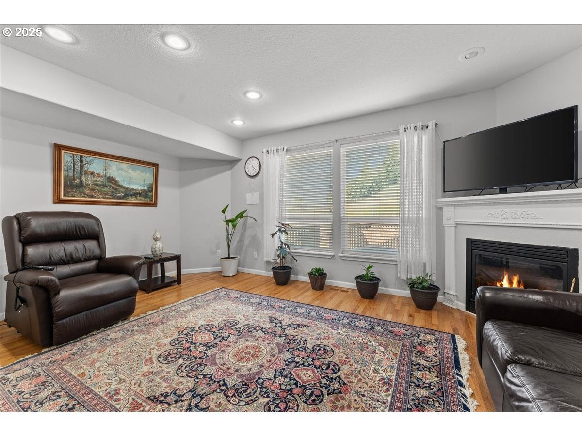 Portland, Oregon, 97236, United States, 5 Bedrooms Bedrooms, ,4 BathroomsBathrooms,Residential,Active,1877776