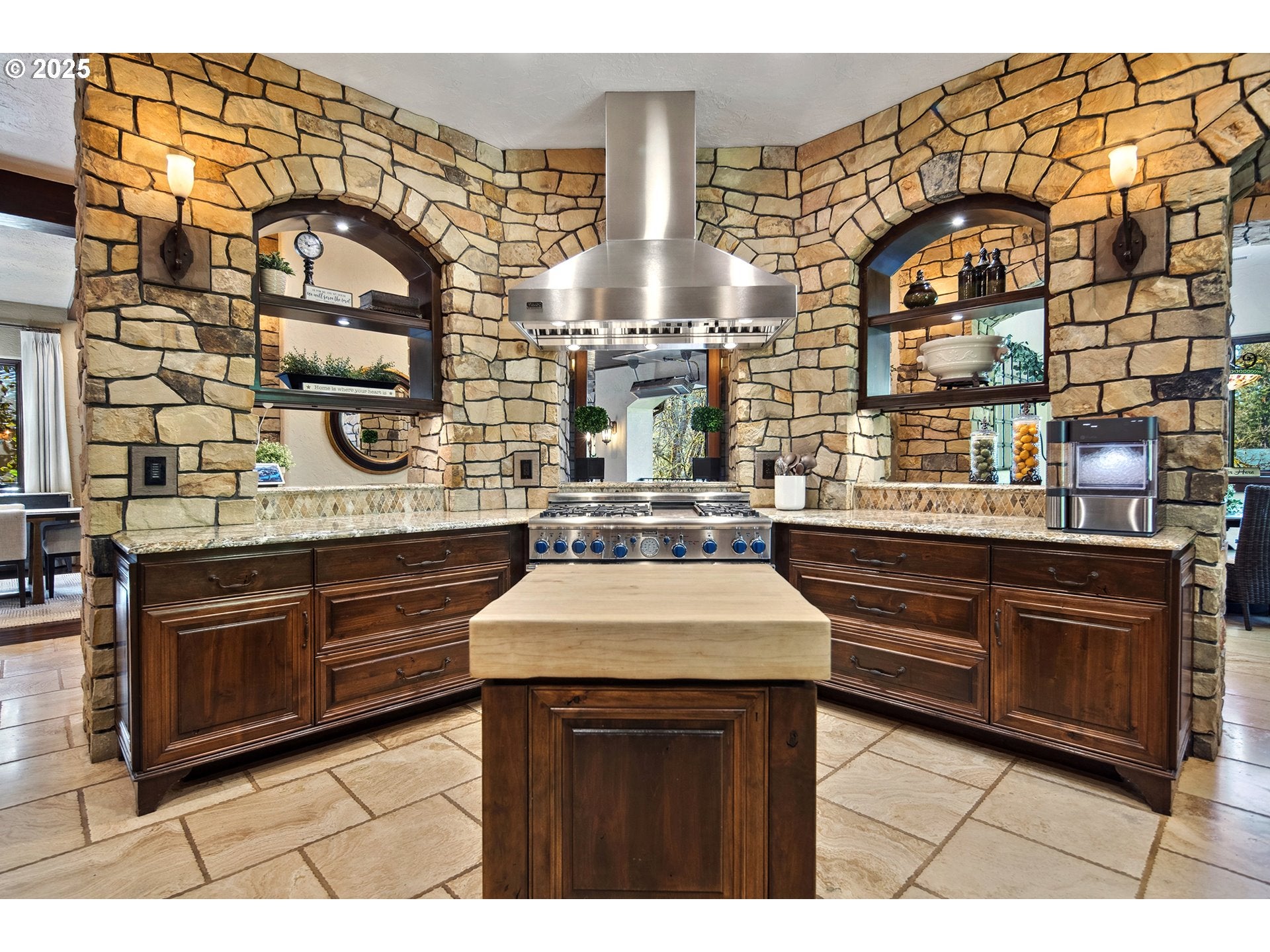 Oregon City, Oregon, 97045, United States, ,6 BathroomsBathrooms,Residential,Contingent,1764514