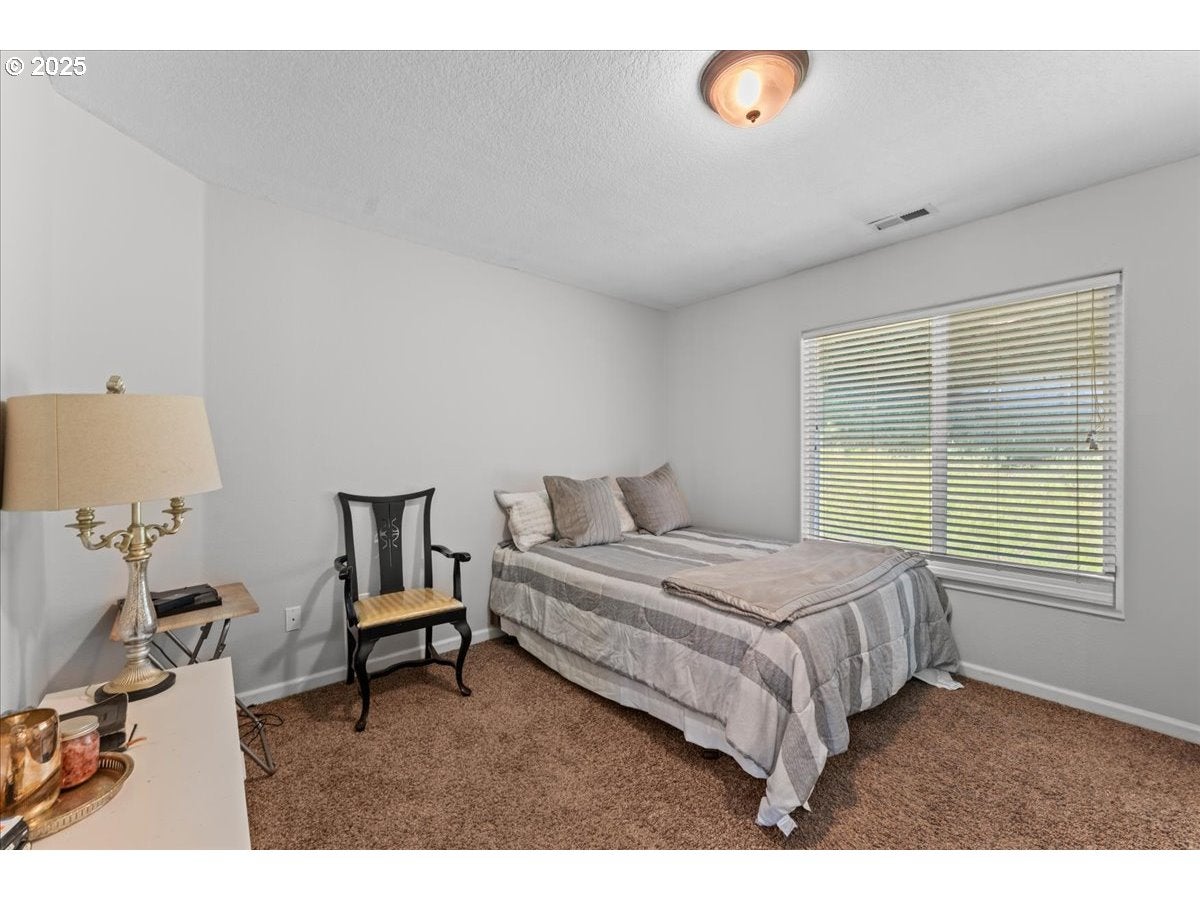 Portland, Oregon, 97236, United States, 5 Bedrooms Bedrooms, ,4 BathroomsBathrooms,Residential,Active,1877776