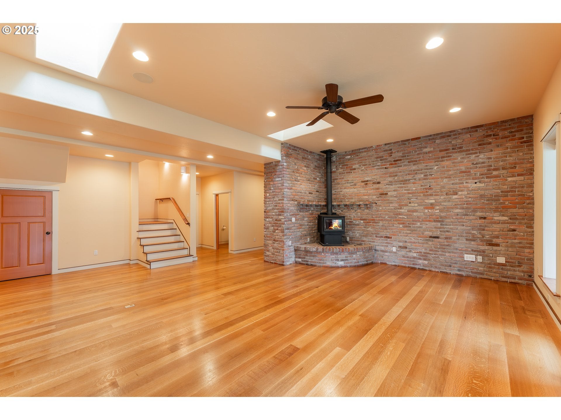 Roseburg, Oregon, 97471, United States, 3 Bedrooms Bedrooms, ,4 BathroomsBathrooms,Residential,Active,1941136