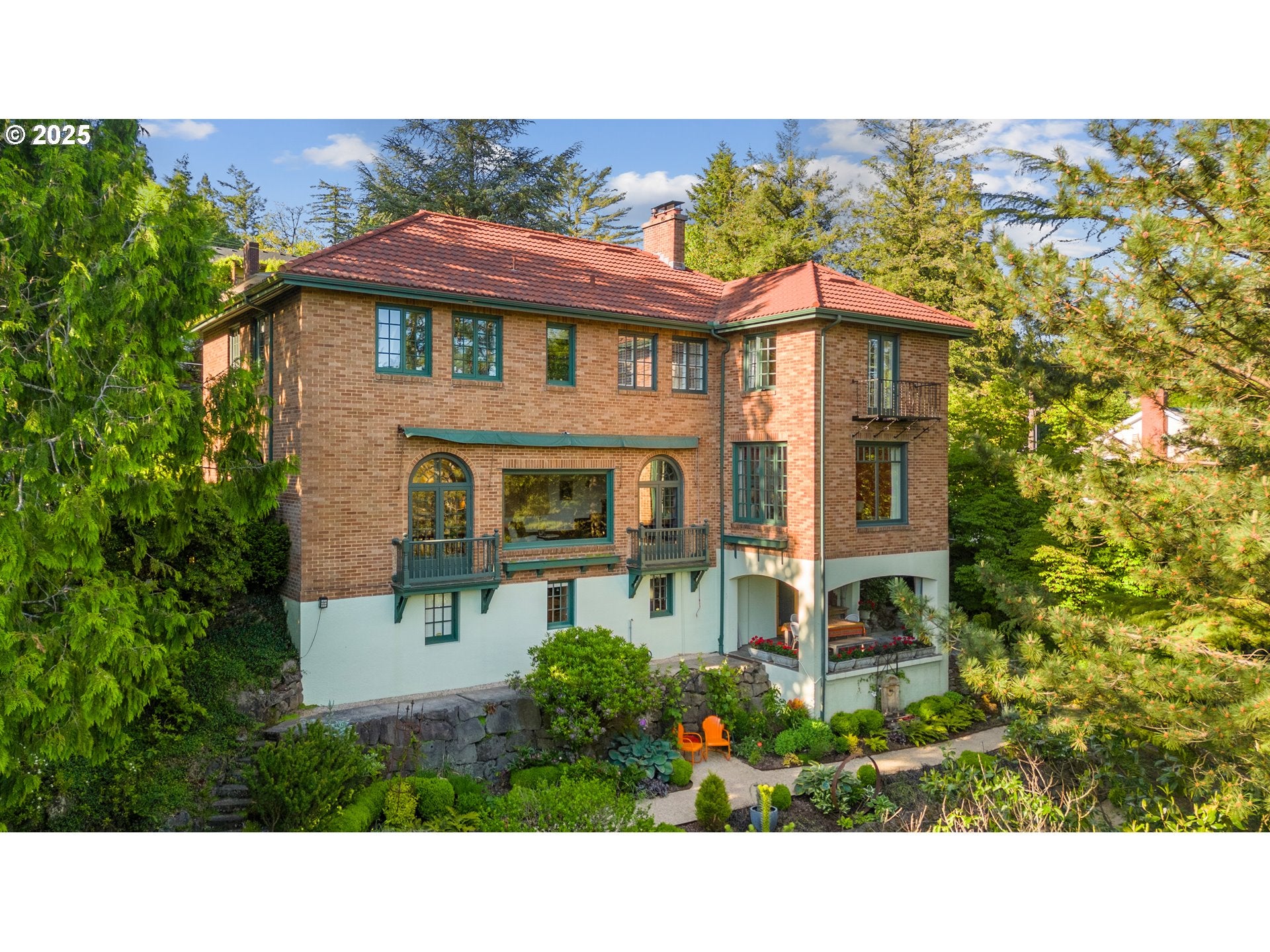 Portland, Oregon, 97239, United States, 4 Bedrooms Bedrooms, ,5 BathroomsBathrooms,Residential,Active,1772733