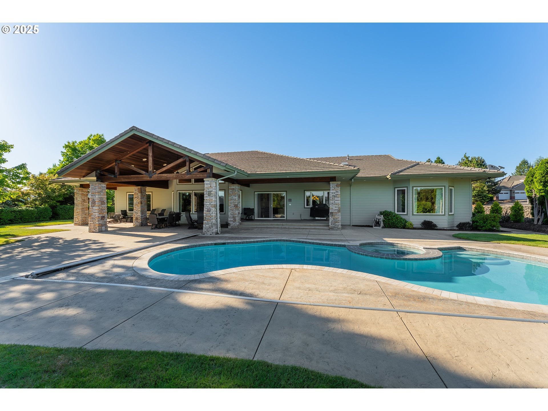 Roseburg, Oregon, 97471, United States, ,3 BathroomsBathrooms,Residential,Active,1828697