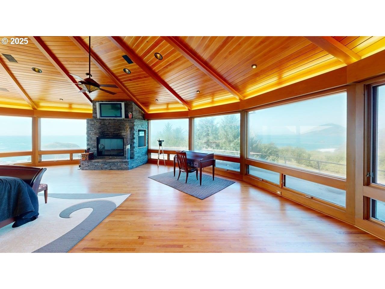 Gold Beach, Oregon, 97444, United States, 3 Bedrooms Bedrooms, ,6 BathroomsBathrooms,Residential,Active,1953281