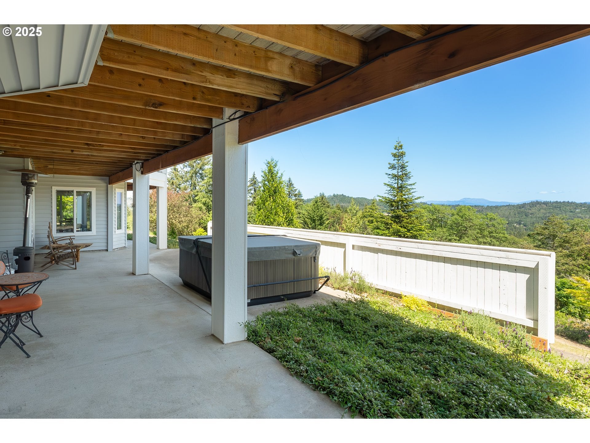 Roseburg, Oregon, 97471, United States, 4 Bedrooms Bedrooms, ,4 BathroomsBathrooms,Residential,Active,1800177