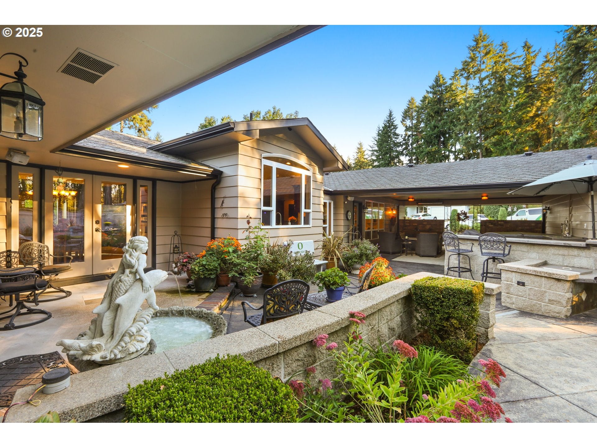 Eugene, Oregon, 97405, United States, 5 Bedrooms Bedrooms, ,4 BathroomsBathrooms,Residential,Active,1964513