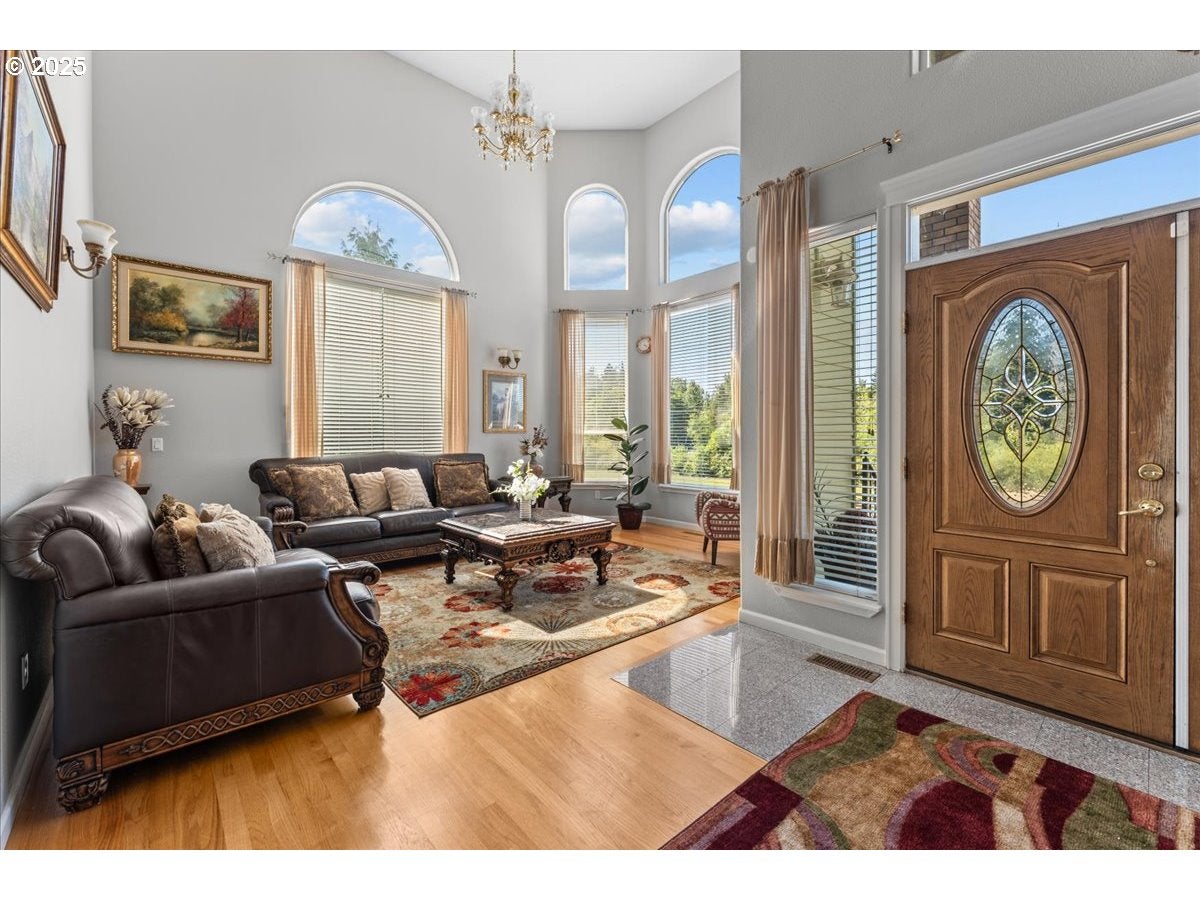 Portland, Oregon, 97236, United States, 5 Bedrooms Bedrooms, ,4 BathroomsBathrooms,Residential,Active,1877776