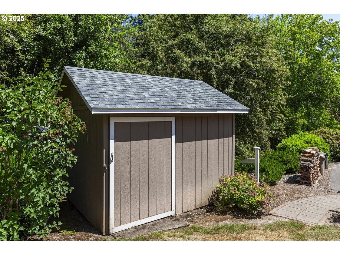 Lake Oswego, Oregon, 97034, United States, 3 Bedrooms Bedrooms, ,3 BathroomsBathrooms,Residential,Active,1862857