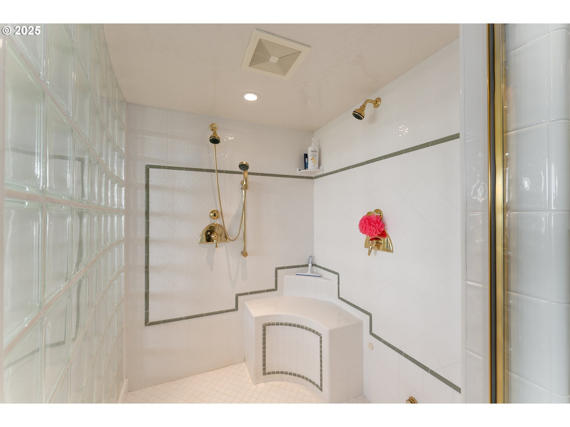 Roseburg, Oregon, 97471, United States, 4 Bedrooms Bedrooms, ,4 BathroomsBathrooms,Residential,Active,1800177