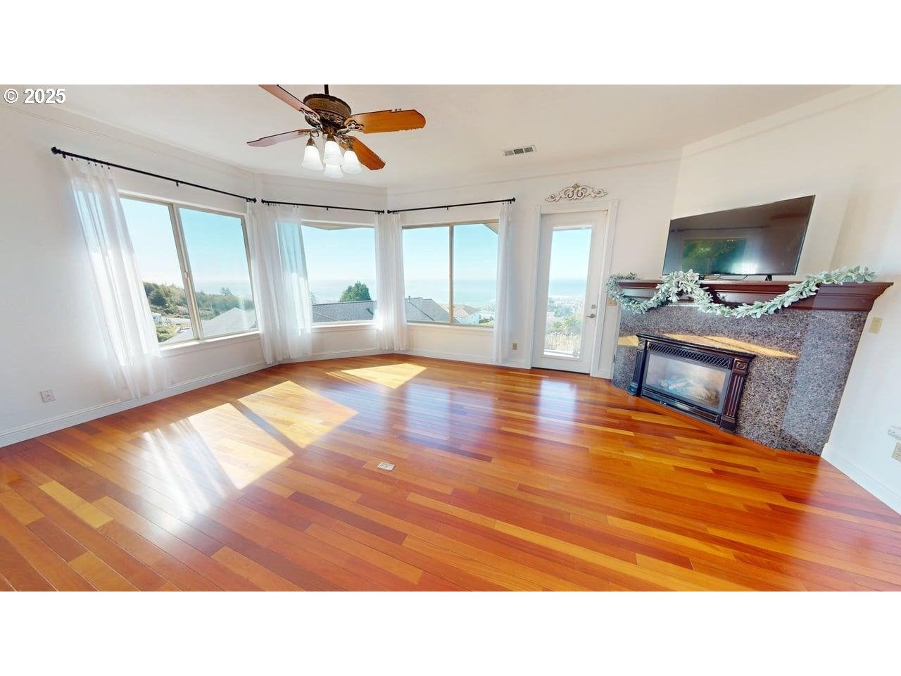 Brookings, Oregon, 97415, United States, 4 Bedrooms Bedrooms, ,4 BathroomsBathrooms,Residential,Active,1967294