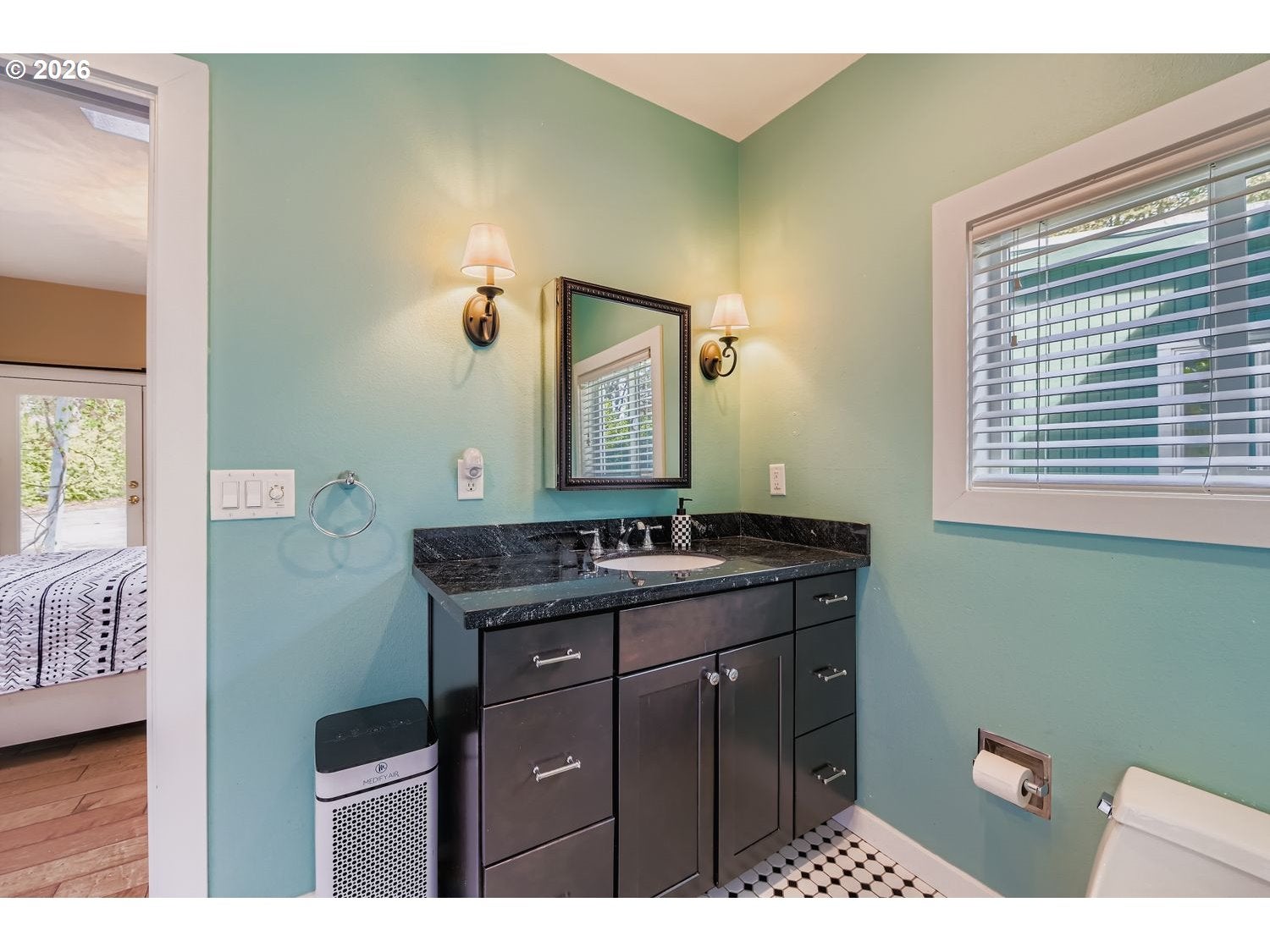 Milwaukie, Oregon, 97267, United States, 5 Bedrooms Bedrooms, ,4 BathroomsBathrooms,Residential,Active,2044550