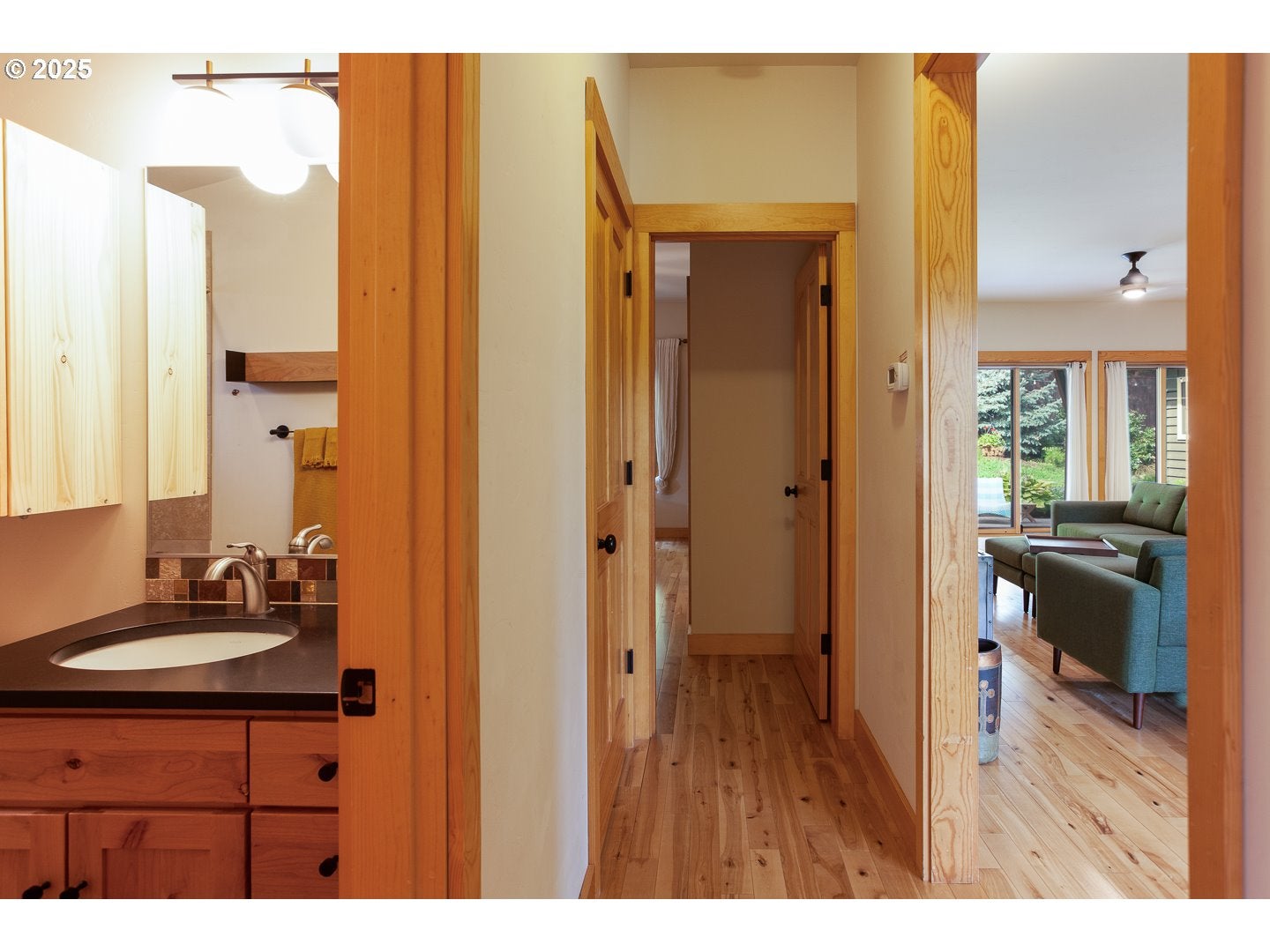 Hood River, Oregon, 97031, United States, 3 Bedrooms Bedrooms, ,3 BathroomsBathrooms,Residential,Active,1927664
