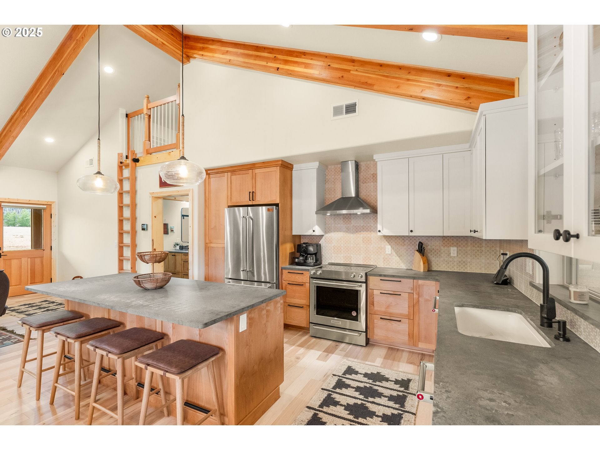 Idleyld Park, Oregon, 97447, United States, ,Residential,Active,1704814