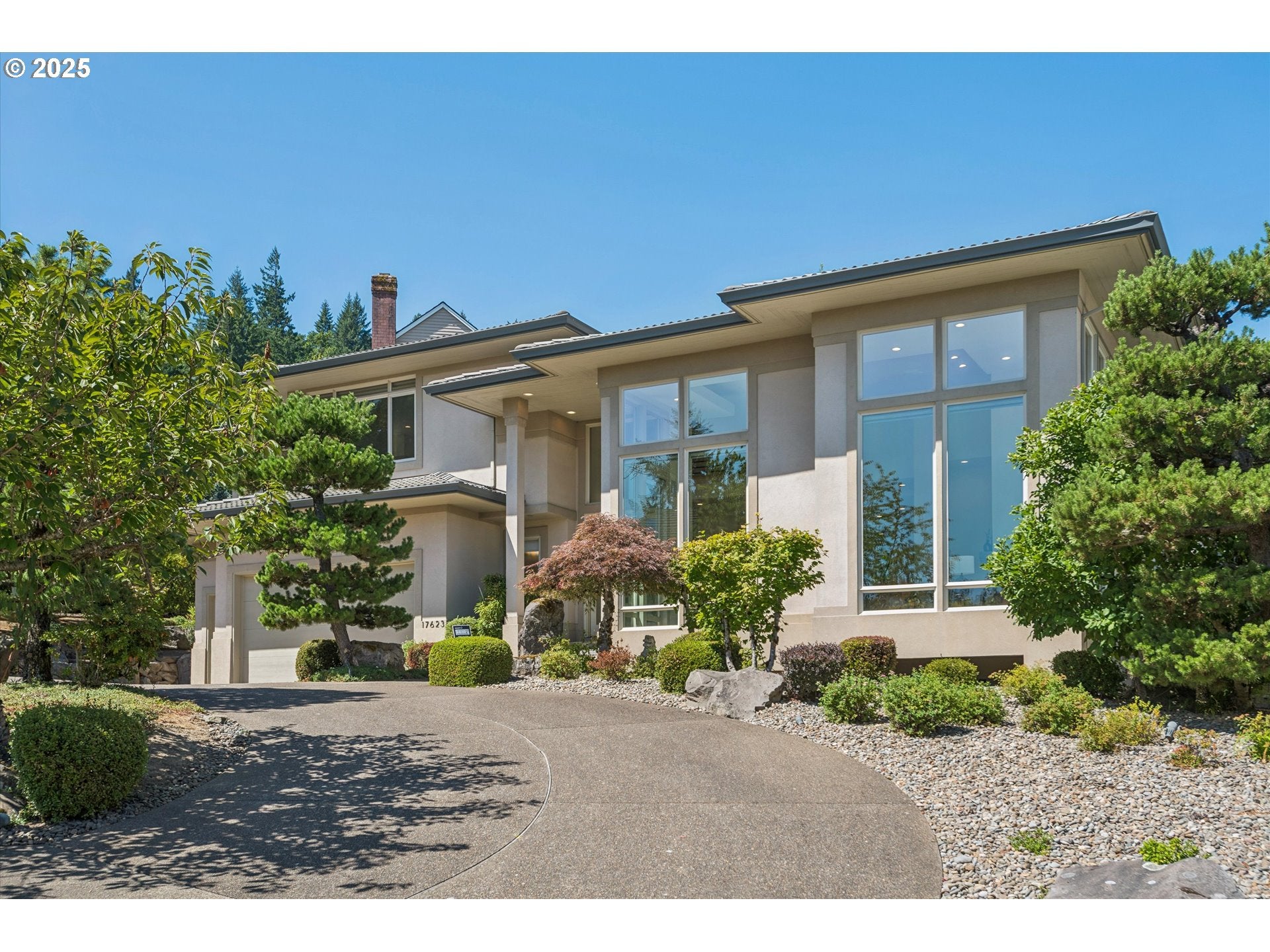 Lake Oswego, Oregon, 97034, United States, 4 Bedrooms Bedrooms, ,5 BathroomsBathrooms,Residential,Active,1914922