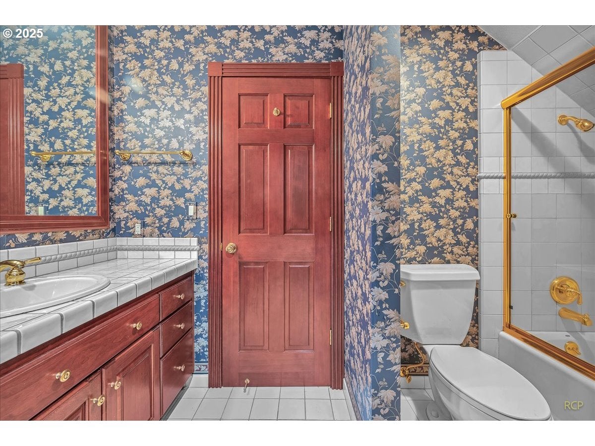 Rainier, Oregon, 97048, United States, 4 Bedrooms Bedrooms, ,5 BathroomsBathrooms,Residential,Active,1936128