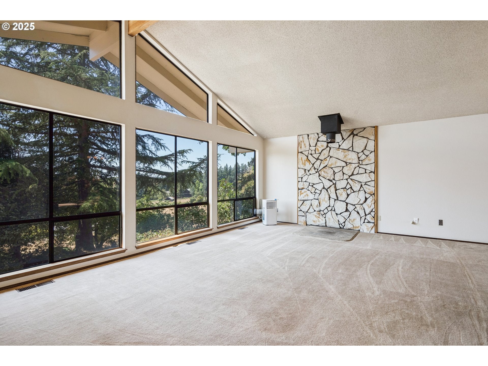 Wilsonville, Oregon, 97070, United States, 3 Bedrooms Bedrooms, ,2 BathroomsBathrooms,Residential,Active,1908136