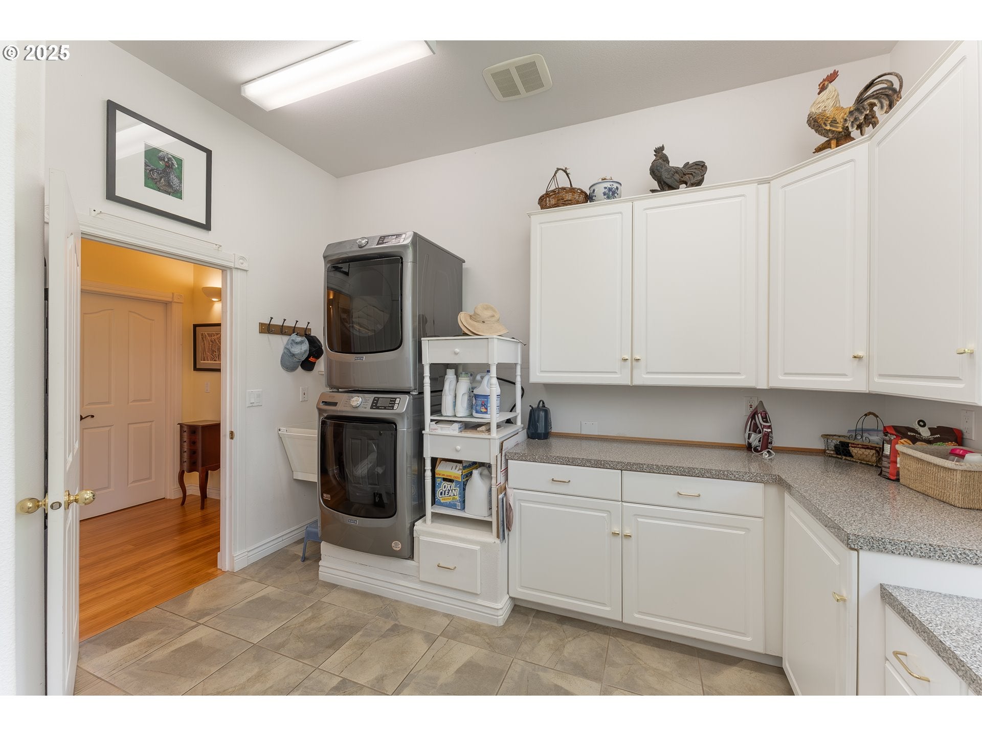 Roseburg, Oregon, 97471, United States, 4 Bedrooms Bedrooms, ,4 BathroomsBathrooms,Residential,Active,1800177