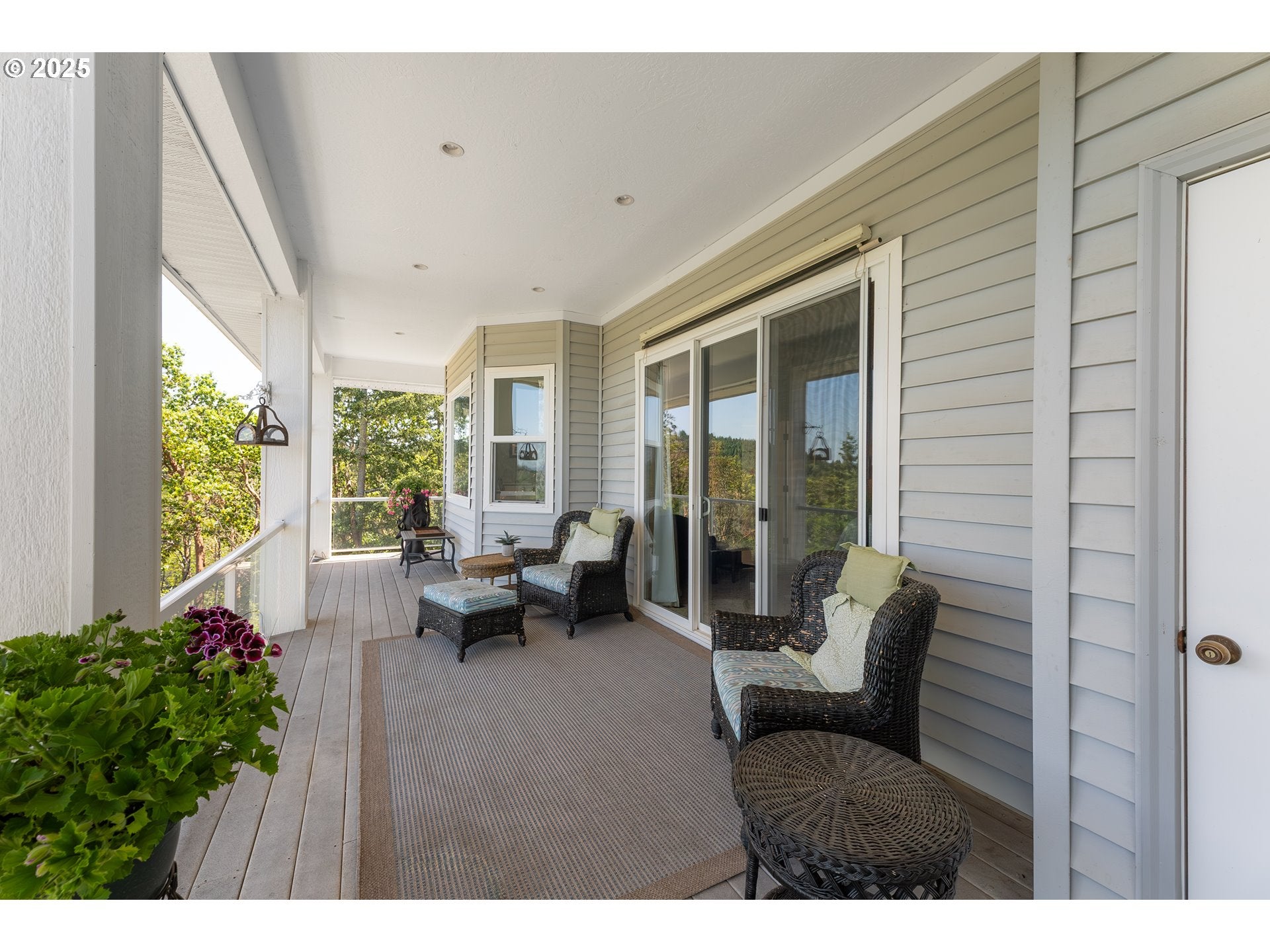 Roseburg, Oregon, 97471, United States, 4 Bedrooms Bedrooms, ,4 BathroomsBathrooms,Residential,Active,1800177